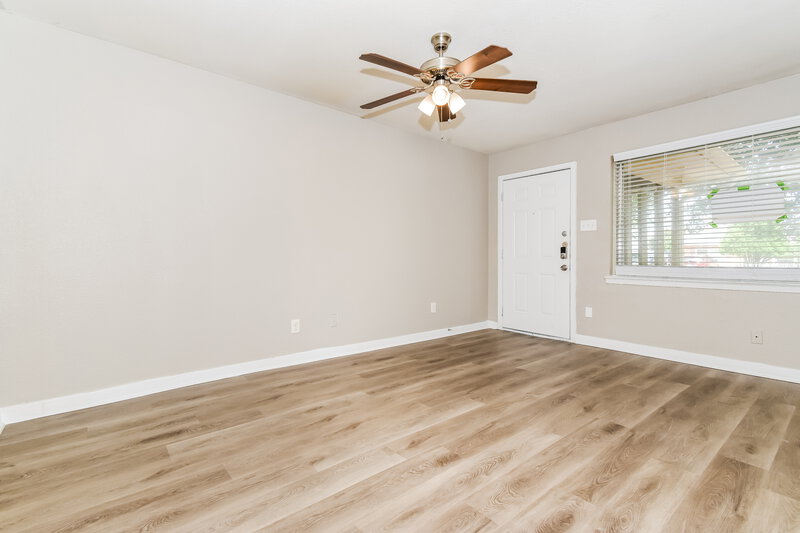1,740/Mo, 1513 Delmar Dr Garland, TX 75040 Living Room View 2