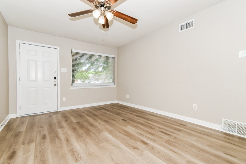 1,740/Mo, 1513 Delmar Dr Garland, TX 75040 Living Room View 3