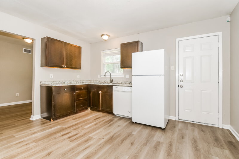 1,740/Mo, 1513 Delmar Dr Garland, TX 75040 Kitchen View
