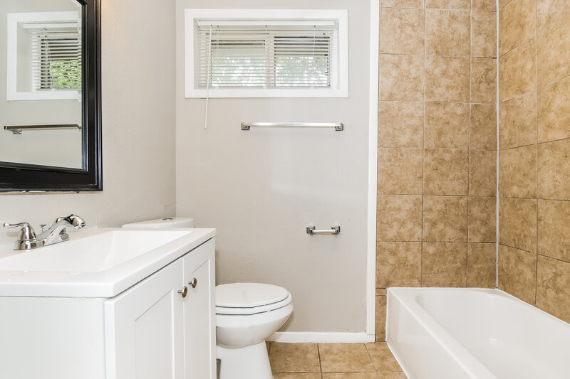 1,740/Mo, 1513 Delmar Dr Garland, TX 75040 Bathroom View