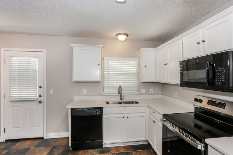 2,260/Mo, 4812 Derby Ln Dallas, TX 75227 Kitchen View 2