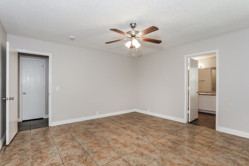 2,260/Mo, 4812 Derby Ln Dallas, TX 75227 Main Bedroom View 2