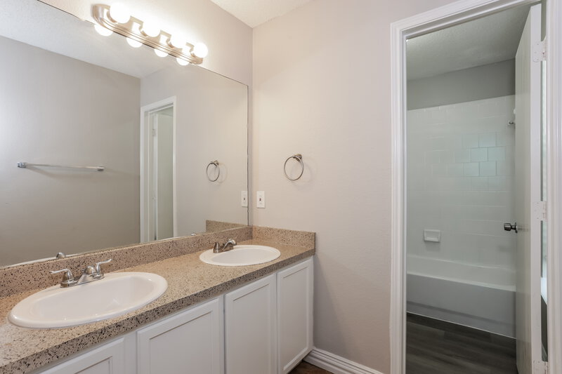 2,260/Mo, 4812 Derby Ln Dallas, TX 75227 Bathroom View