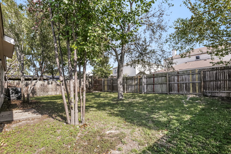 2,260/Mo, 4812 Derby Ln Dallas, TX 75227 Rear View