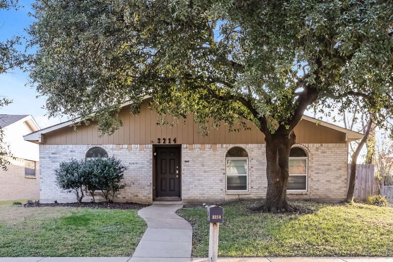 1,870/Mo, 3214 Greentree Grand Prairie, TX 75052 External View
