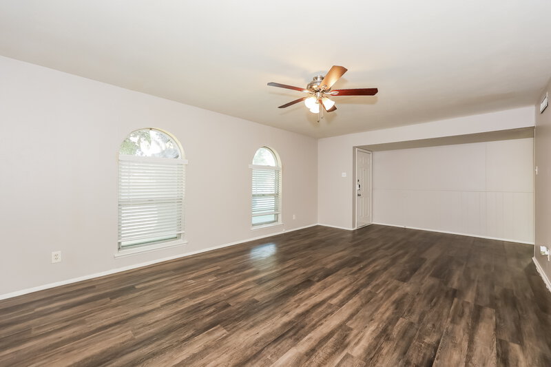1,870/Mo, 3214 Greentree Grand Prairie, TX 75052 Living Room View 2