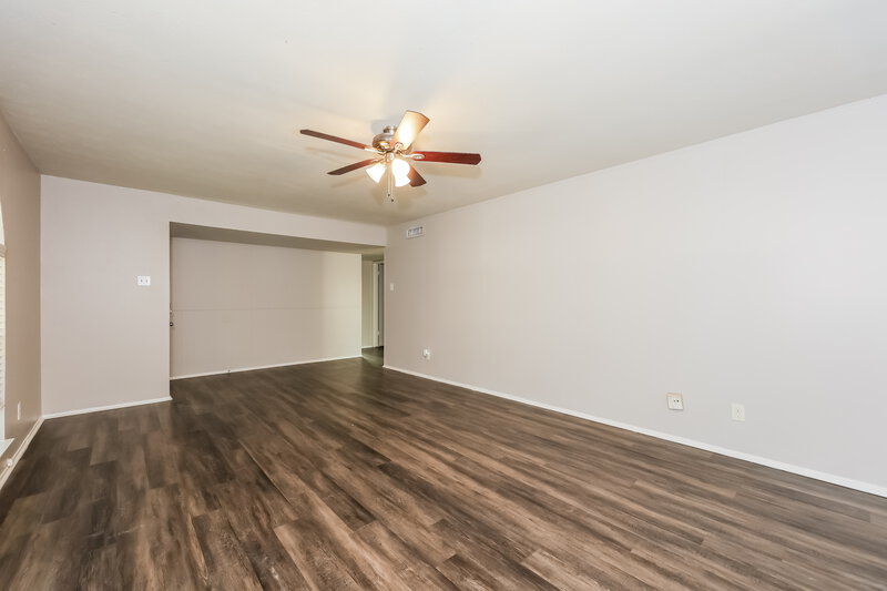 1,870/Mo, 3214 Greentree Grand Prairie, TX 75052 Living Room View 3