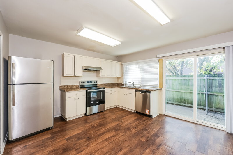 1,870/Mo, 3214 Greentree Grand Prairie, TX 75052 Kitchen View