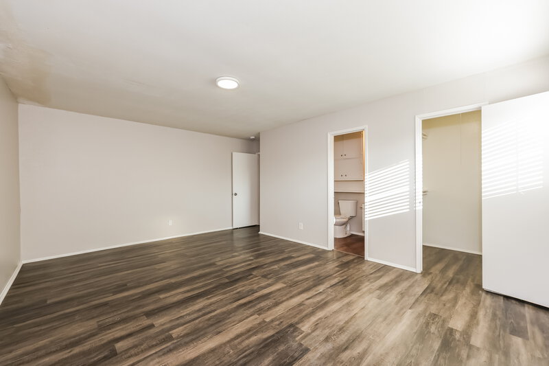 1,870/Mo, 3214 Greentree Grand Prairie, TX 75052 Main Bedroom View 2