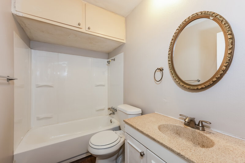1,870/Mo, 3214 Greentree Grand Prairie, TX 75052 Bathroom View