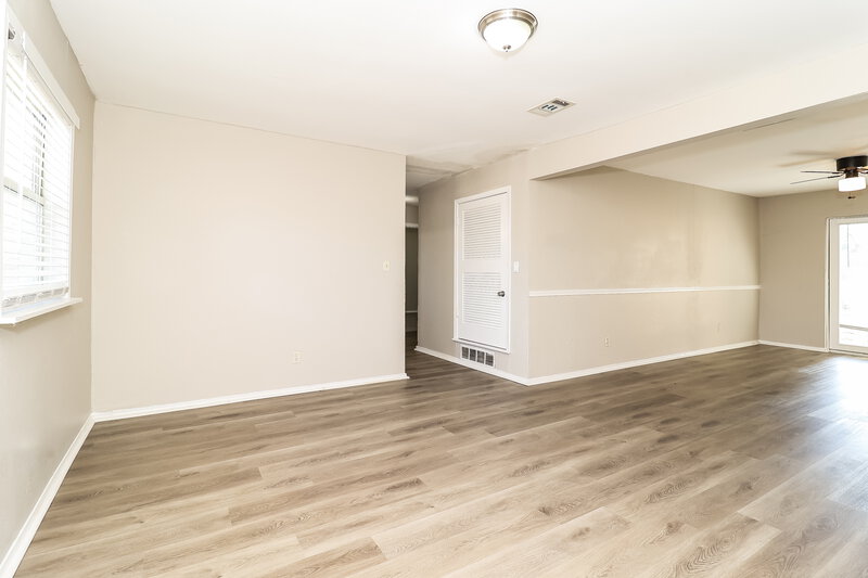 1,725/Mo, 516 Elizabeth Ln Mansfield, TX 76063 Living Room View 2