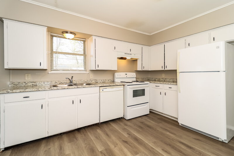 1,725/Mo, 516 Elizabeth Ln Mansfield, TX 76063 Kitchen View 2