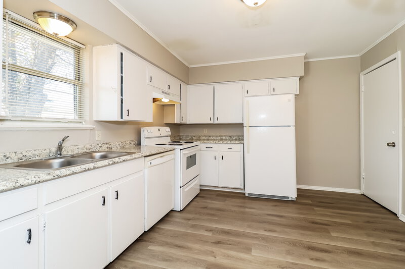 1,725/Mo, 516 Elizabeth Ln Mansfield, TX 76063 Kitchen View 3