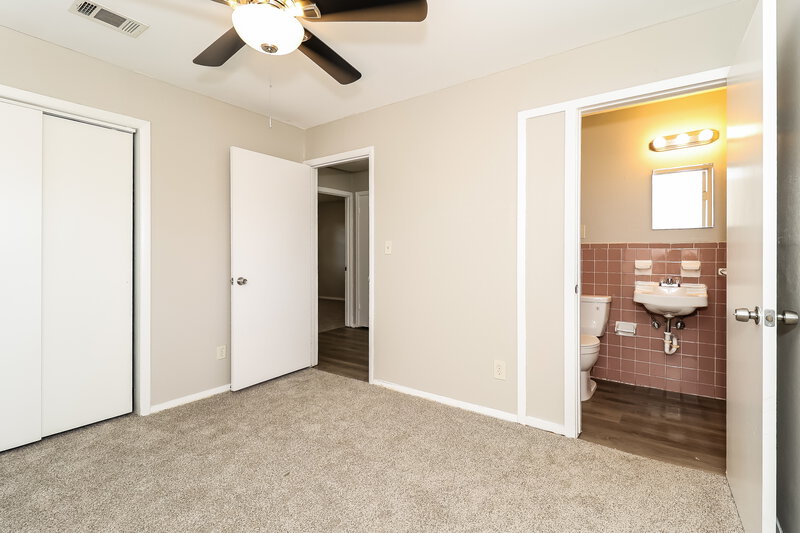 1,725/Mo, 516 Elizabeth Ln Mansfield, TX 76063 Main Bedroom View