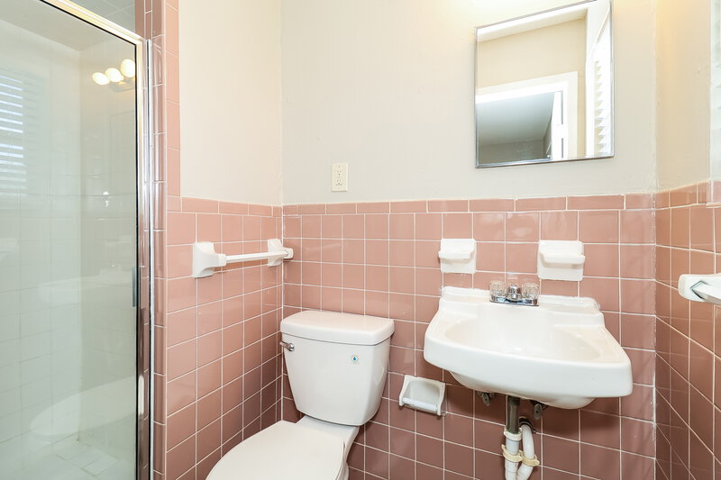 1,725/Mo, 516 Elizabeth Ln Mansfield, TX 76063 Main Bathroom View