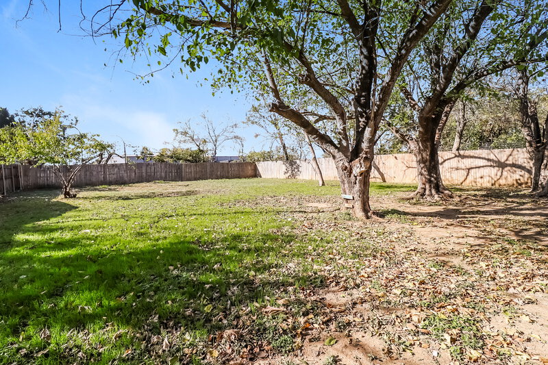 1,725/Mo, 516 Elizabeth Ln Mansfield, TX 76063 Rear View 2