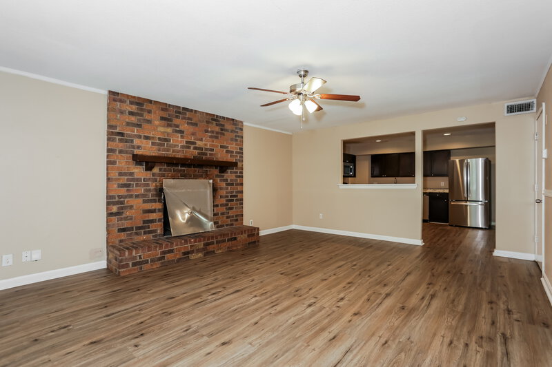 2,080/Mo, 347 Linkview Duncanville, TX 75137 Living Room View