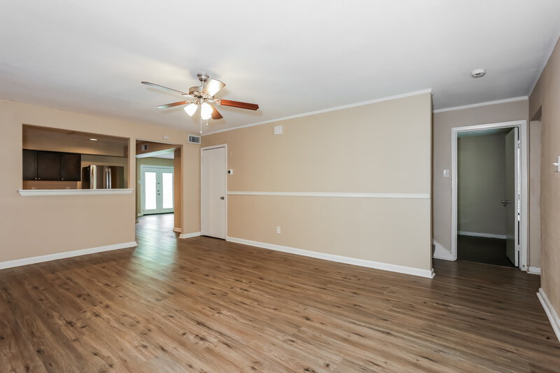 2,080/Mo, 347 Linkview Duncanville, TX 75137 Living Room View 2