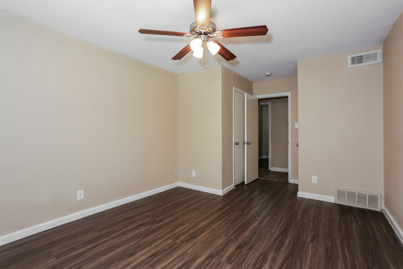 2,080/Mo, 347 Linkview Duncanville, TX 75137 Main Bedroom View 2