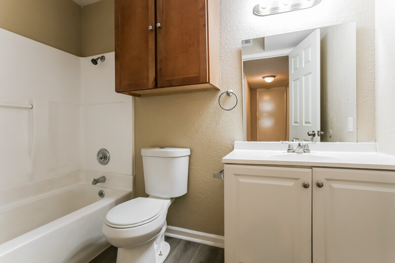 2,080/Mo, 347 Linkview Duncanville, TX 75137 Bathroom View