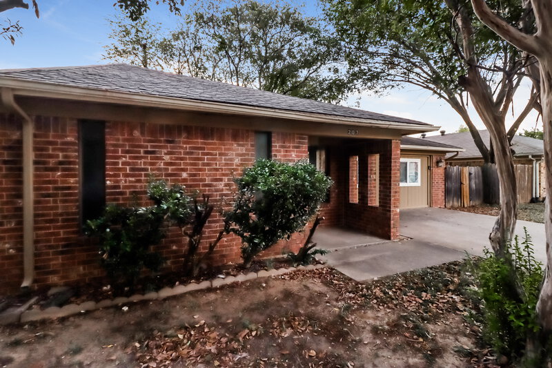 2,785/Mo, 207 Alexander Irving, TX 75061 Front View 2