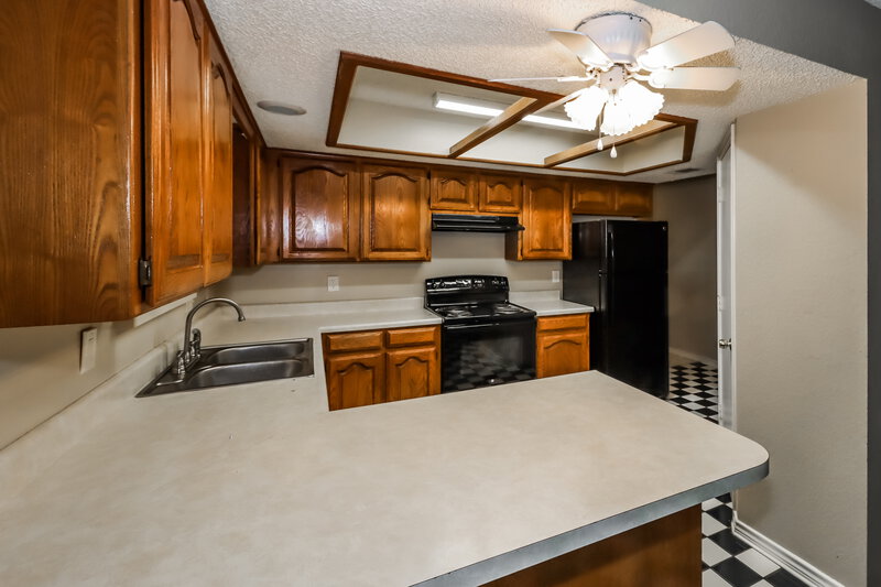 2,785/Mo, 207 Alexander Irving, TX 75061 Kitchen View 2