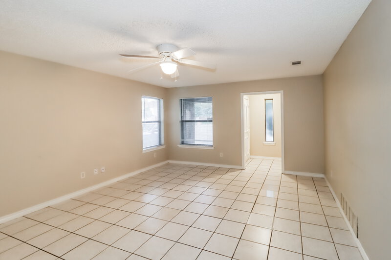 2,785/Mo, 207 Alexander Irving, TX 75061 Family Room View
