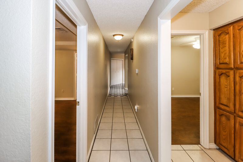 2,785/Mo, 207 Alexander Irving, TX 75061 Hallway View