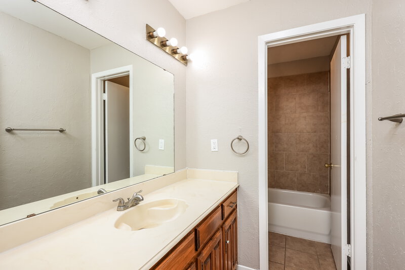 1,805/Mo, 1514 Misty Corinth, TX 76210 Main Bathroom View