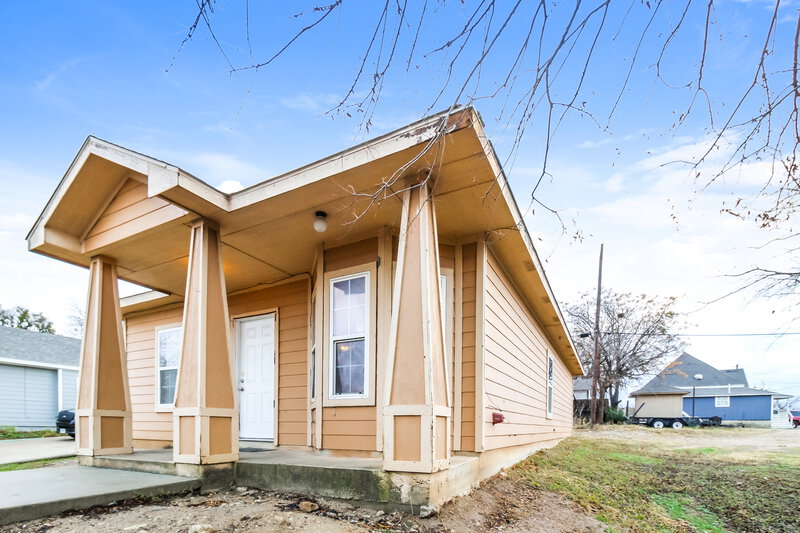 2,200/Mo, 2604 Malone Fort Worth, TX 76106 Front View