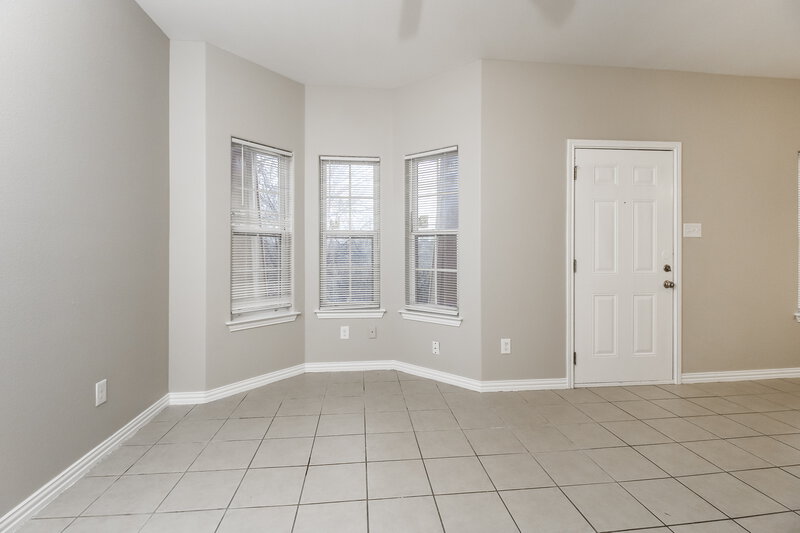 2,200/Mo, 2604 Malone Fort Worth, TX 76106 Living Room View 2