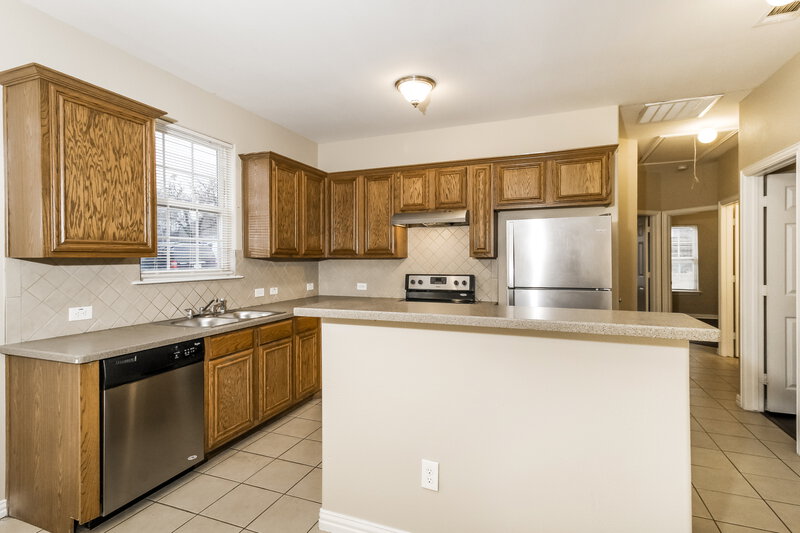 2,200/Mo, 2604 Malone Fort Worth, TX 76106 Kitchen View