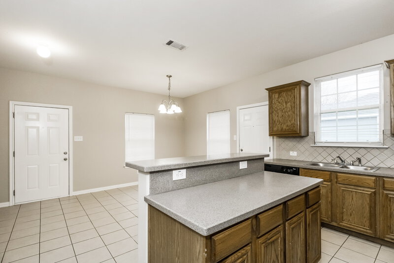 2,200/Mo, 2604 Malone Fort Worth, TX 76106 Kitchen View 2