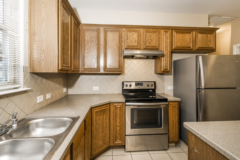 2,200/Mo, 2604 Malone Fort Worth, TX 76106 Kitchen View 4