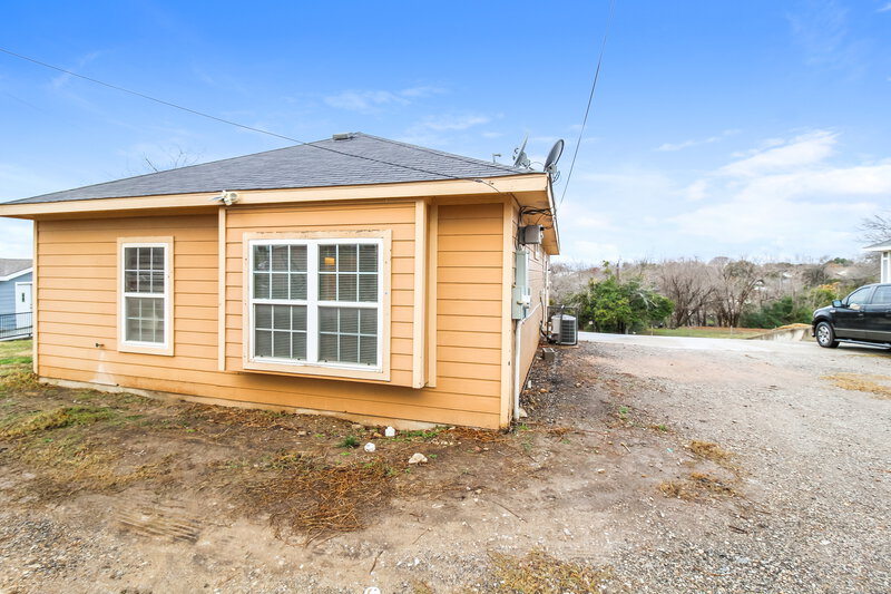 2,200/Mo, 2604 Malone Fort Worth, TX 76106 Rear View