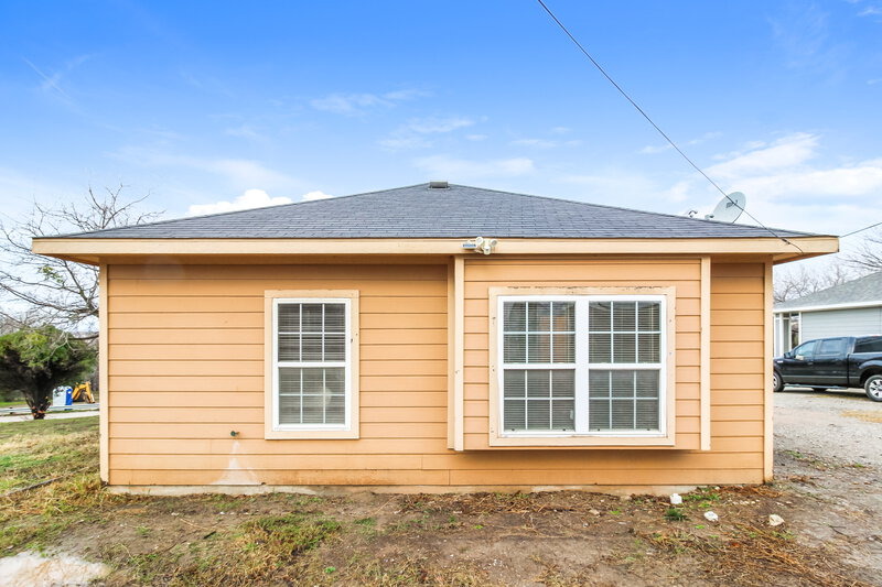 2,200/Mo, 2604 Malone Fort Worth, TX 76106 Rear View 2