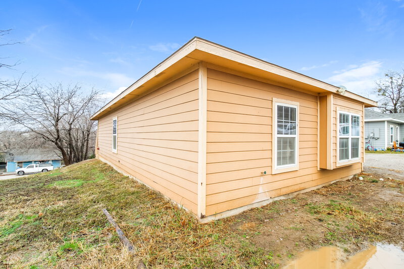 2,200/Mo, 2604 Malone Fort Worth, TX 76106 Rear View 3