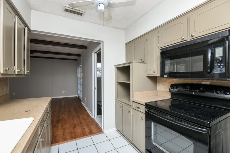 2,090/Mo, 2532 Belhaven Mesquite, TX 75150 Kitchen View 2
