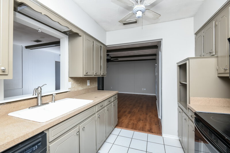 2,090/Mo, 2532 Belhaven Mesquite, TX 75150 Kitchen View 3