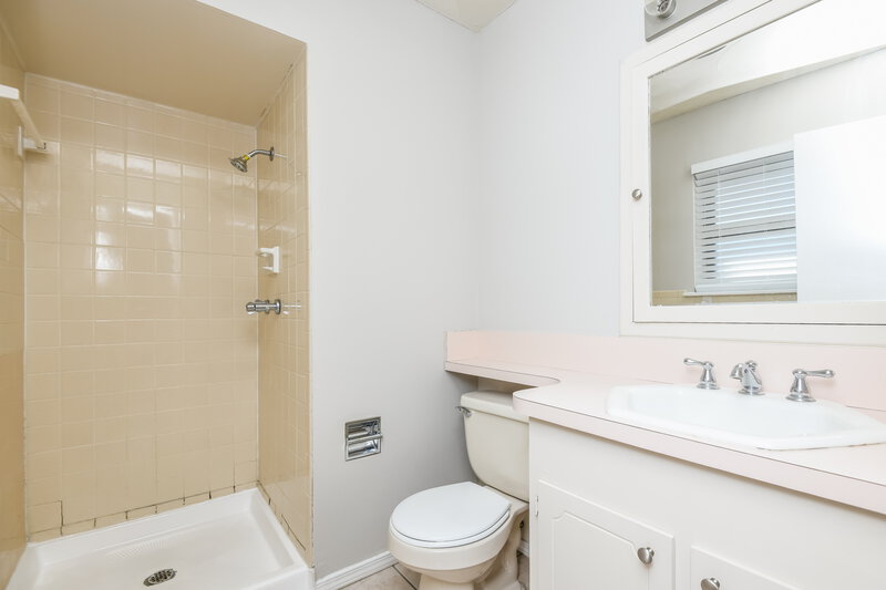 2,090/Mo, 2532 Belhaven Mesquite, TX 75150 Main Bathroom View