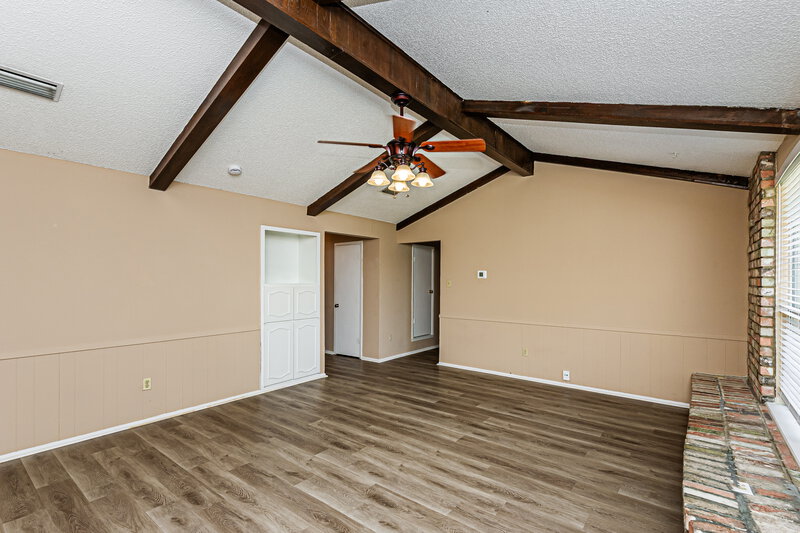 1,850/Mo, 1814 Southeast 4th Street Grand Prairie, TX 75051 Living Room View 2