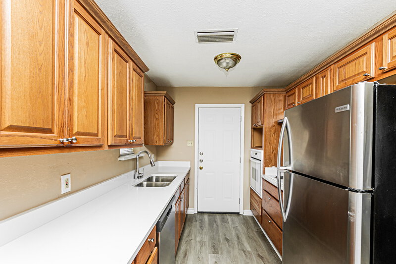 1,850/Mo, 1814 Southeast 4th Street Grand Prairie, TX 75051 Kitchen View