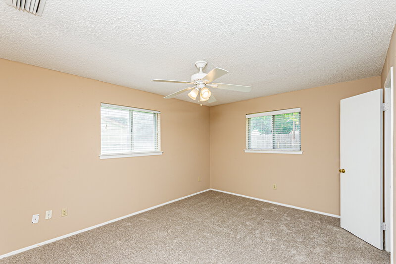 1,850/Mo, 1814 Southeast 4th Street Grand Prairie, TX 75051 Main Bedroom View