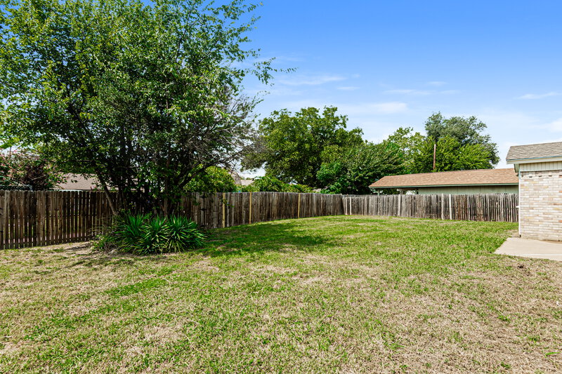 1,850/Mo, 1814 Southeast 4th Street Grand Prairie, TX 75051 Rear View