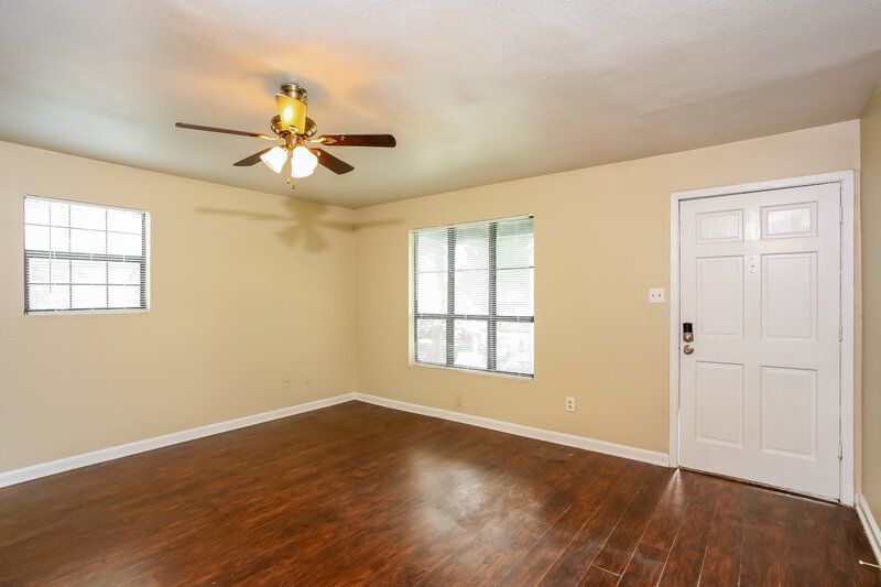 1,490/Mo, 913 Joe Bailey Royse City, TX 75189 Living Room View 2
