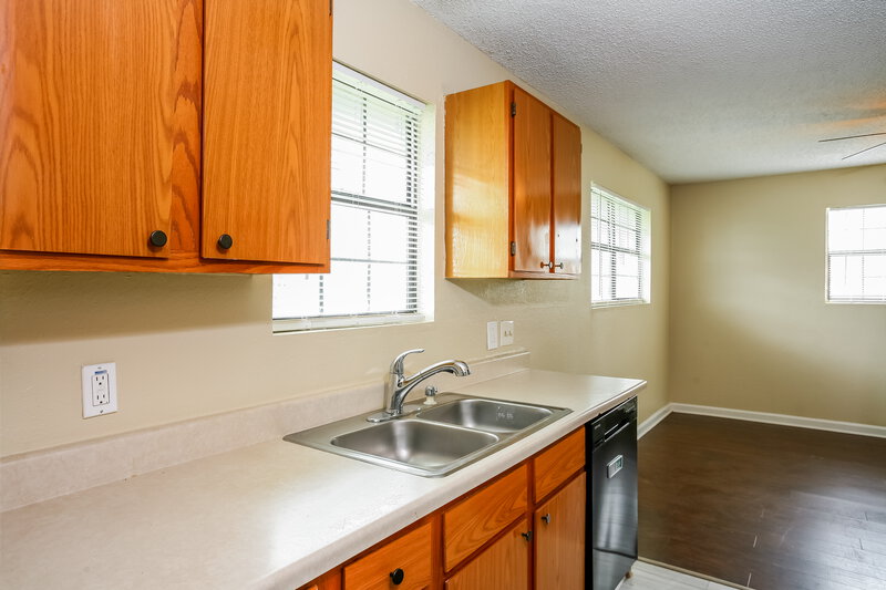 1,490/Mo, 913 Joe Bailey Royse City, TX 75189 Kitchen View 2