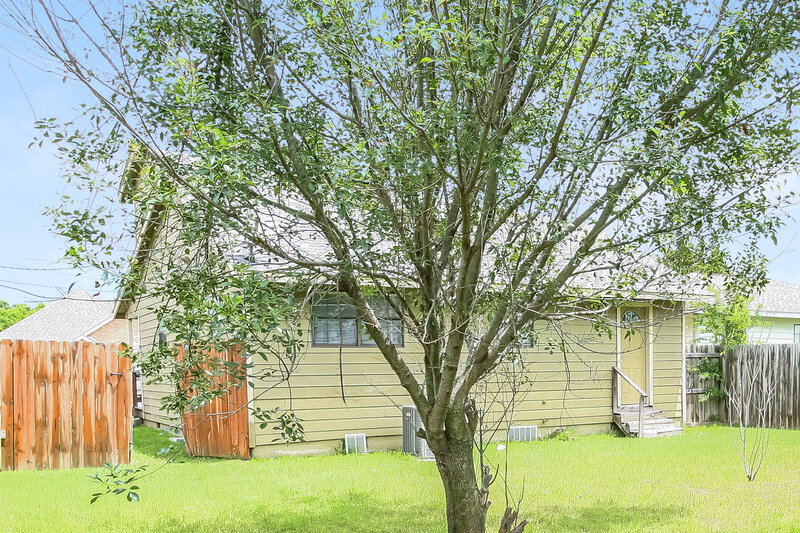 1,490/Mo, 913 Joe Bailey Royse City, TX 75189 Rear View 2