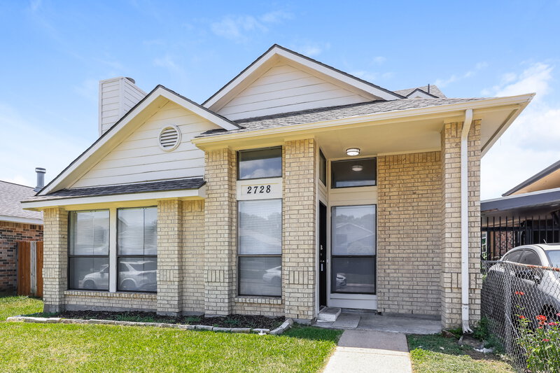 1,970/Mo, 2728 Oak Bend Dallas, TX 75227 Front View