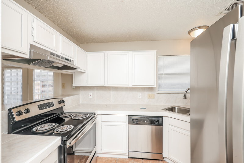 1,970/Mo, 2728 Oak Bend Dallas, TX 75227 Kitchen View