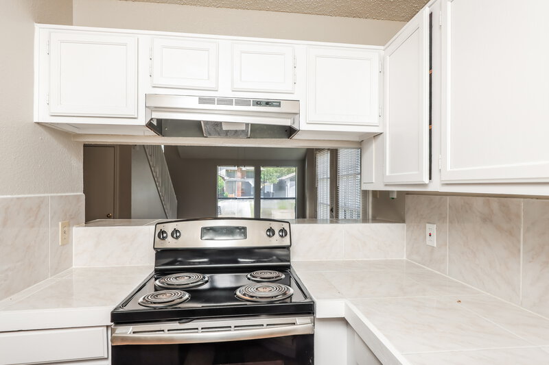 1,970/Mo, 2728 Oak Bend Dallas, TX 75227 Kitchen View 2